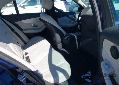 2015 Mercedes-Benz C 300 Luxury/Sport z USA, uszkodzony, nr VIN 55SWF4JB8FU091172